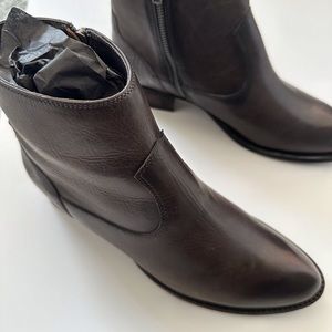 New-in-box Frye Leather Ankle Boots size 8.5